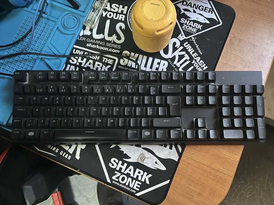 teclado mecanico da Cooler Master como novo