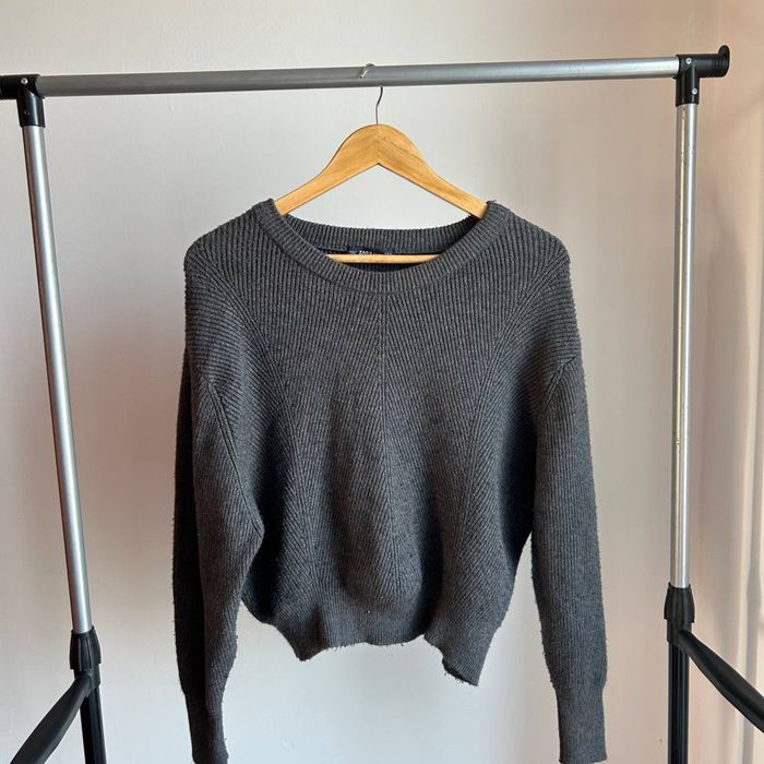 Оверсайз светр сірий жіночий від Zara