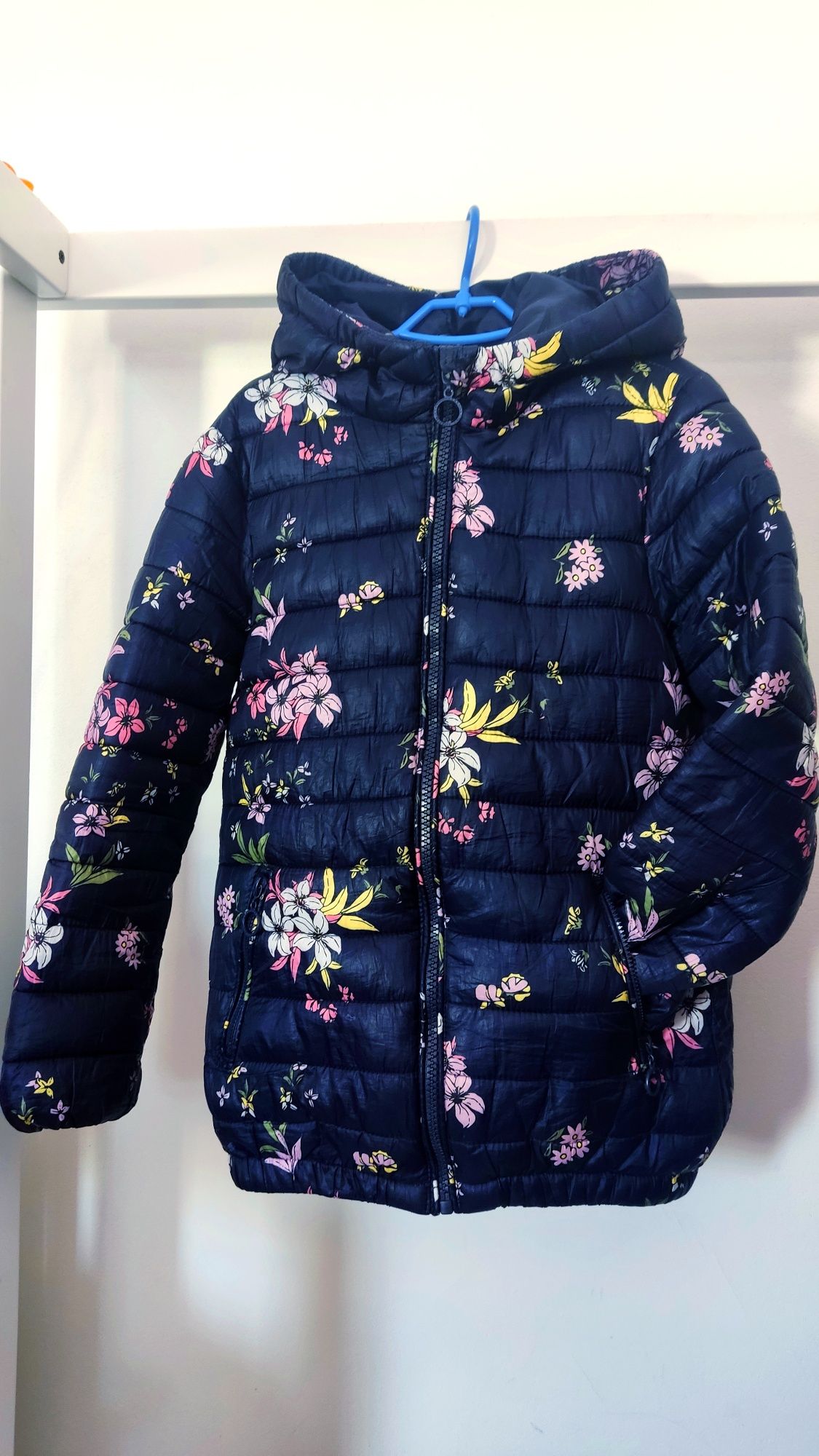 Курточка Reserved 128 для дівчинки демісезонна на весну куртка