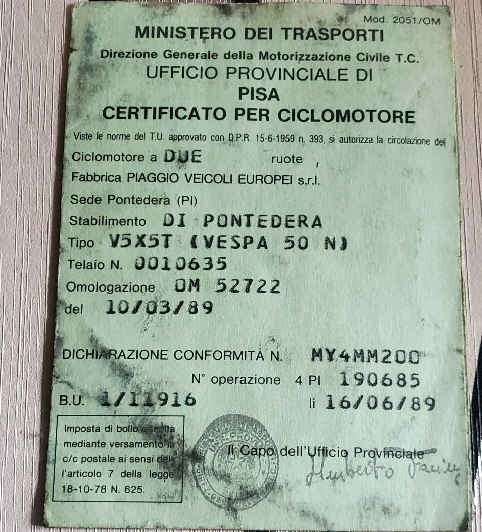 Мопед Vespa привезений з Італії