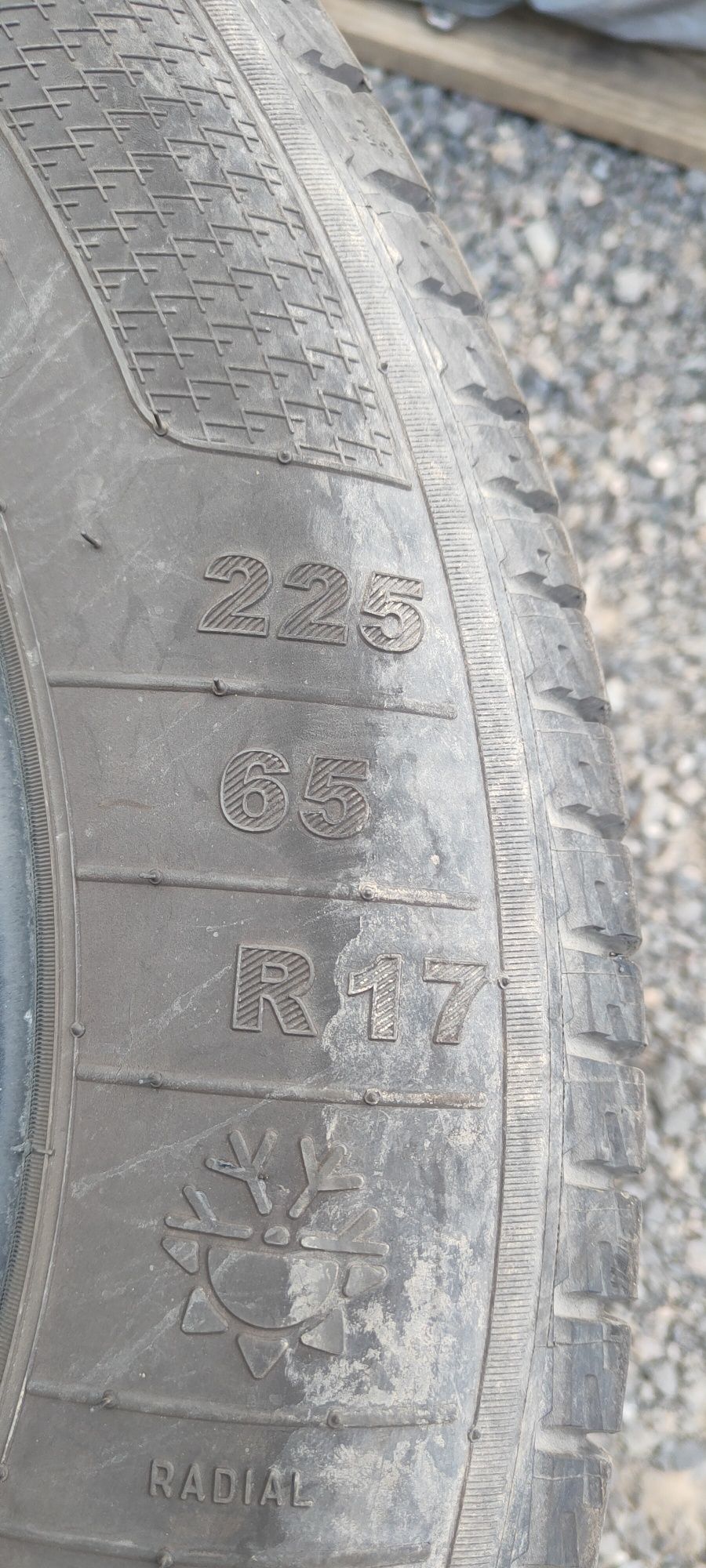 4 sztuki opon 225x65x17 z 2021r
