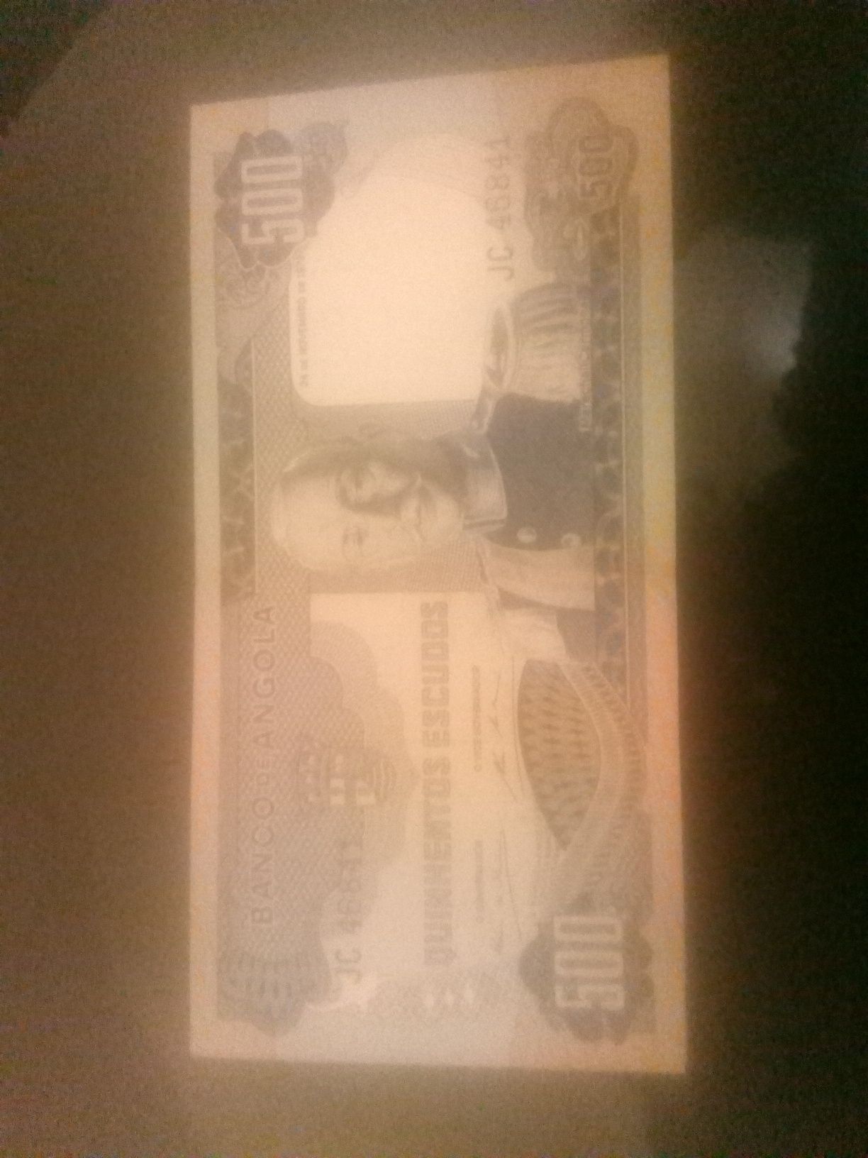 Nota 500 escudos do Banco de Angola. Em bom estado