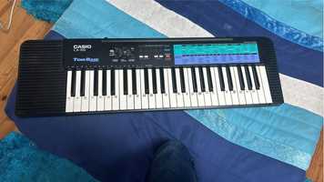 Piano  marca casio