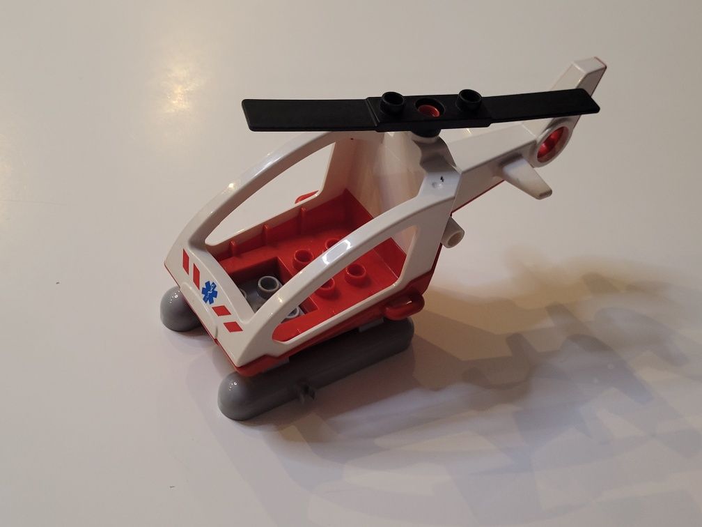 SZPITAL HELIKOPTER i Karetka klocki LEGO Duplo