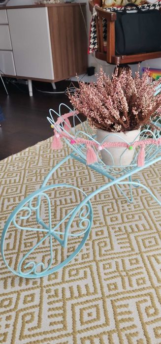 Carrinho de mão decoração floreira