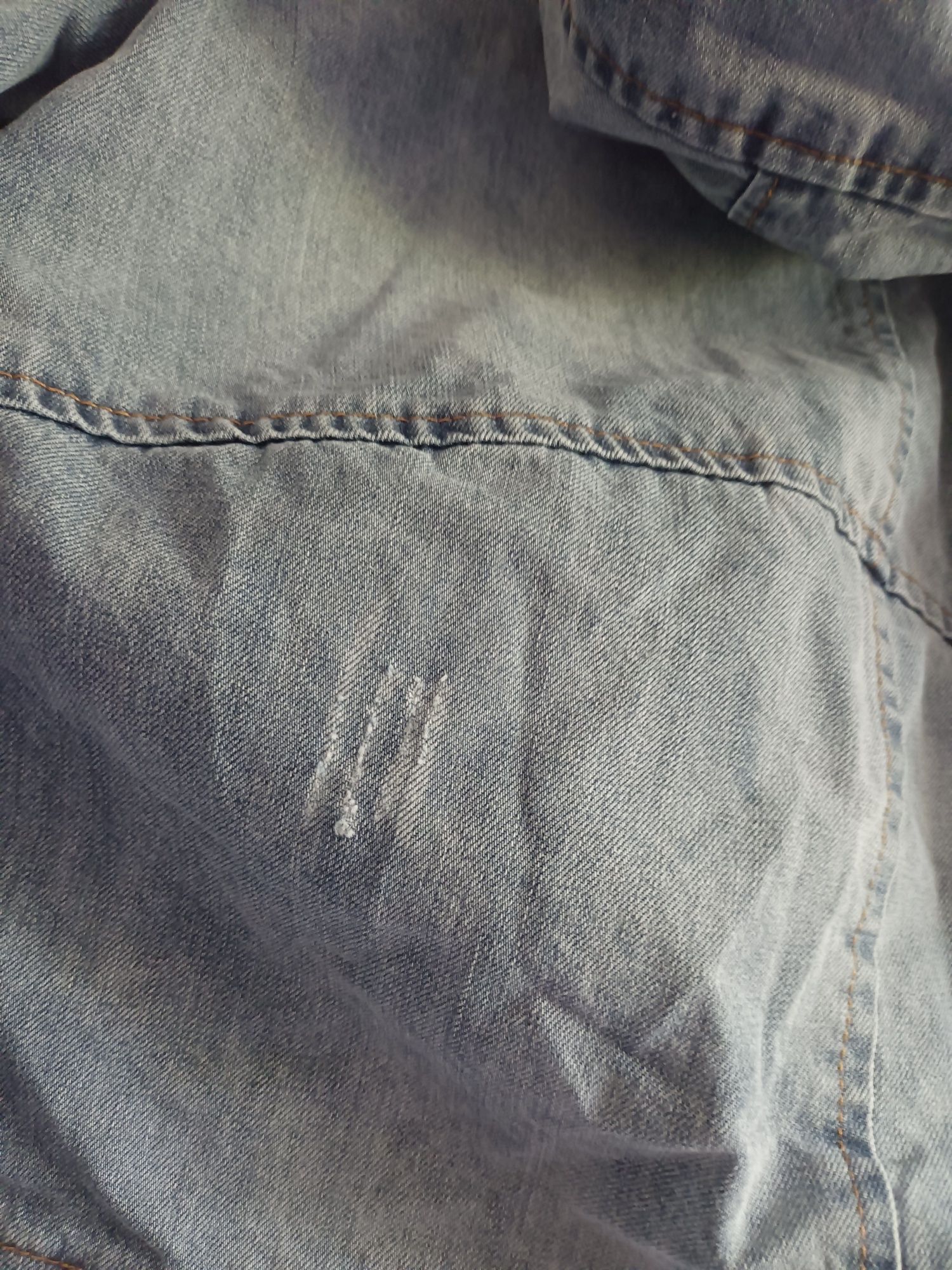 Katana jeansowa z naszywkami kapturem i przetarciami uniwersalny