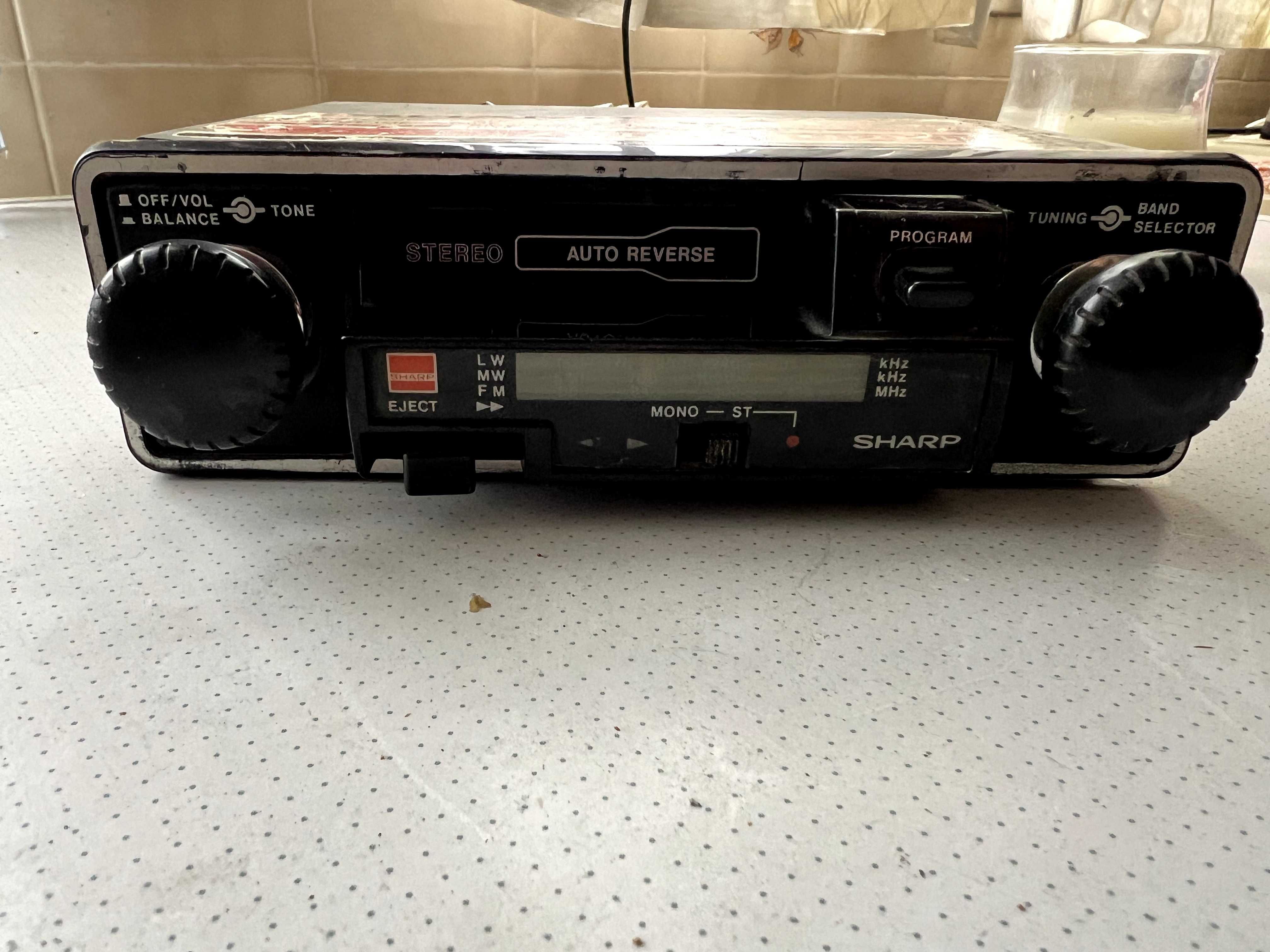 Auto Radio SHARP com leitor de K7 Vintage.