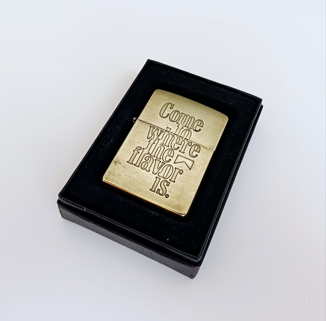 Złota Zippo Marlboro z 2001 roku