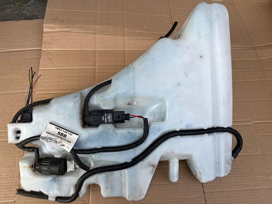 Zbiorniczek spryskiwaczy 7W93-17B613 Jaguar XJ X350 X358