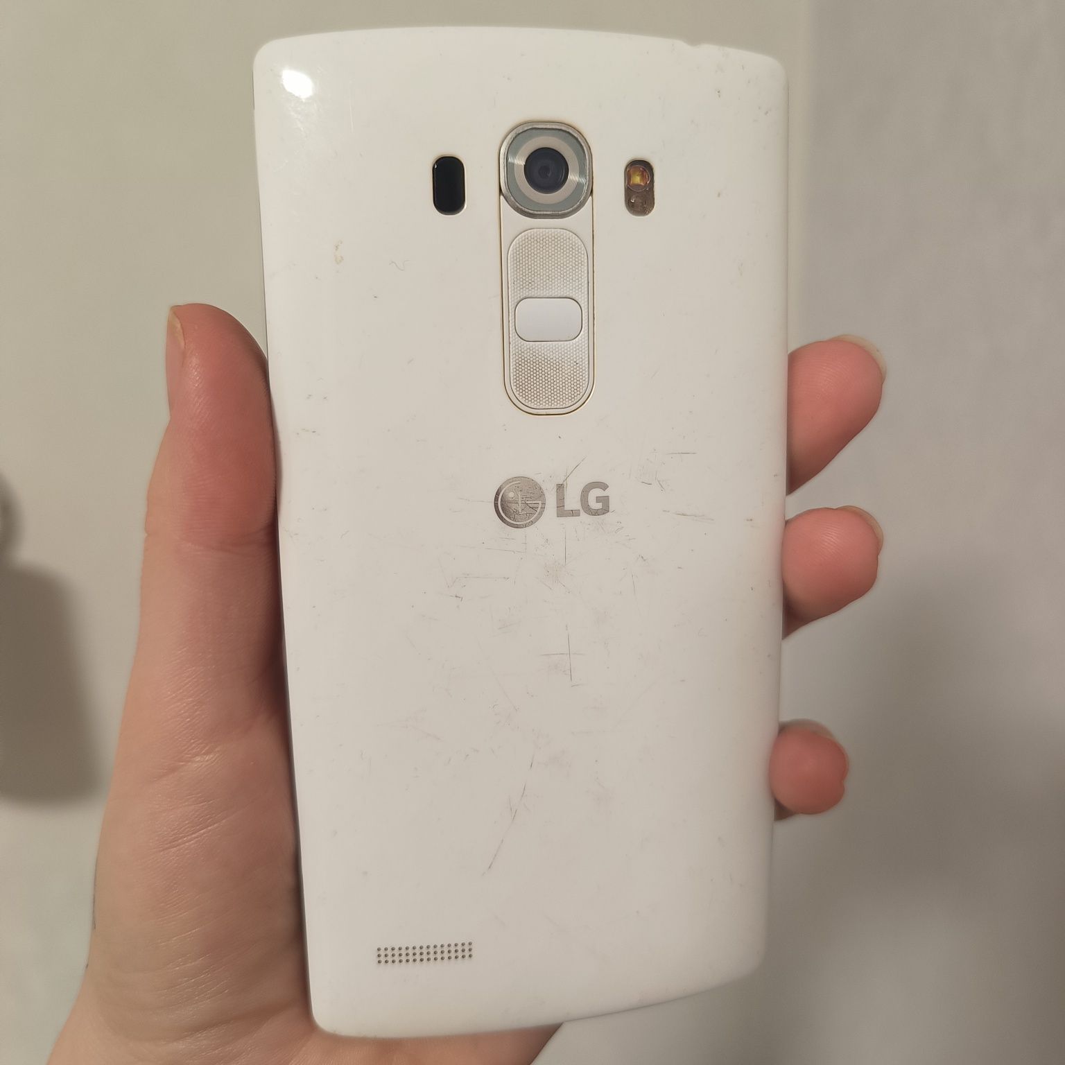 LG G4s смартфон (не вмикається)