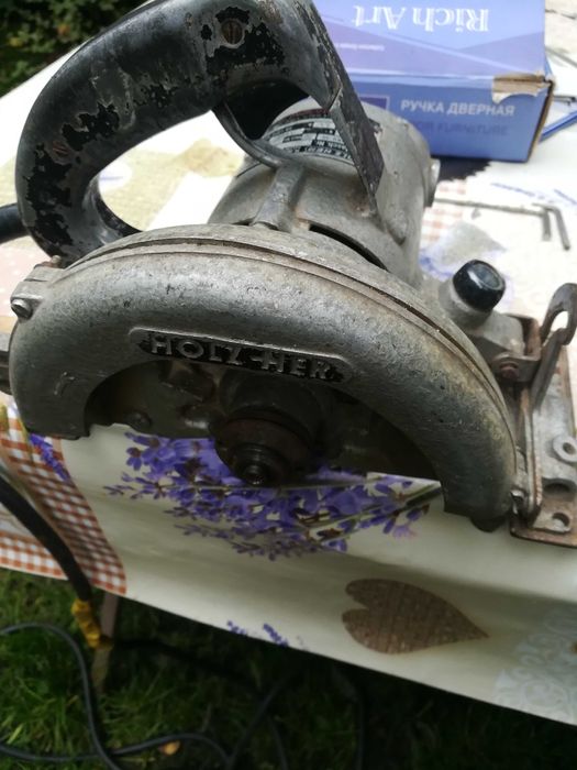 Продаю дисковую, циркулярную, ручную пилу " HOLZ- HER 28015 " 0,8квт