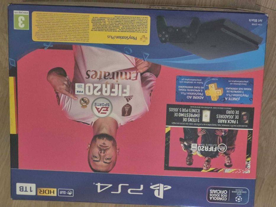 PS4 1TB com caixa, comando, cabos. Excelente estado