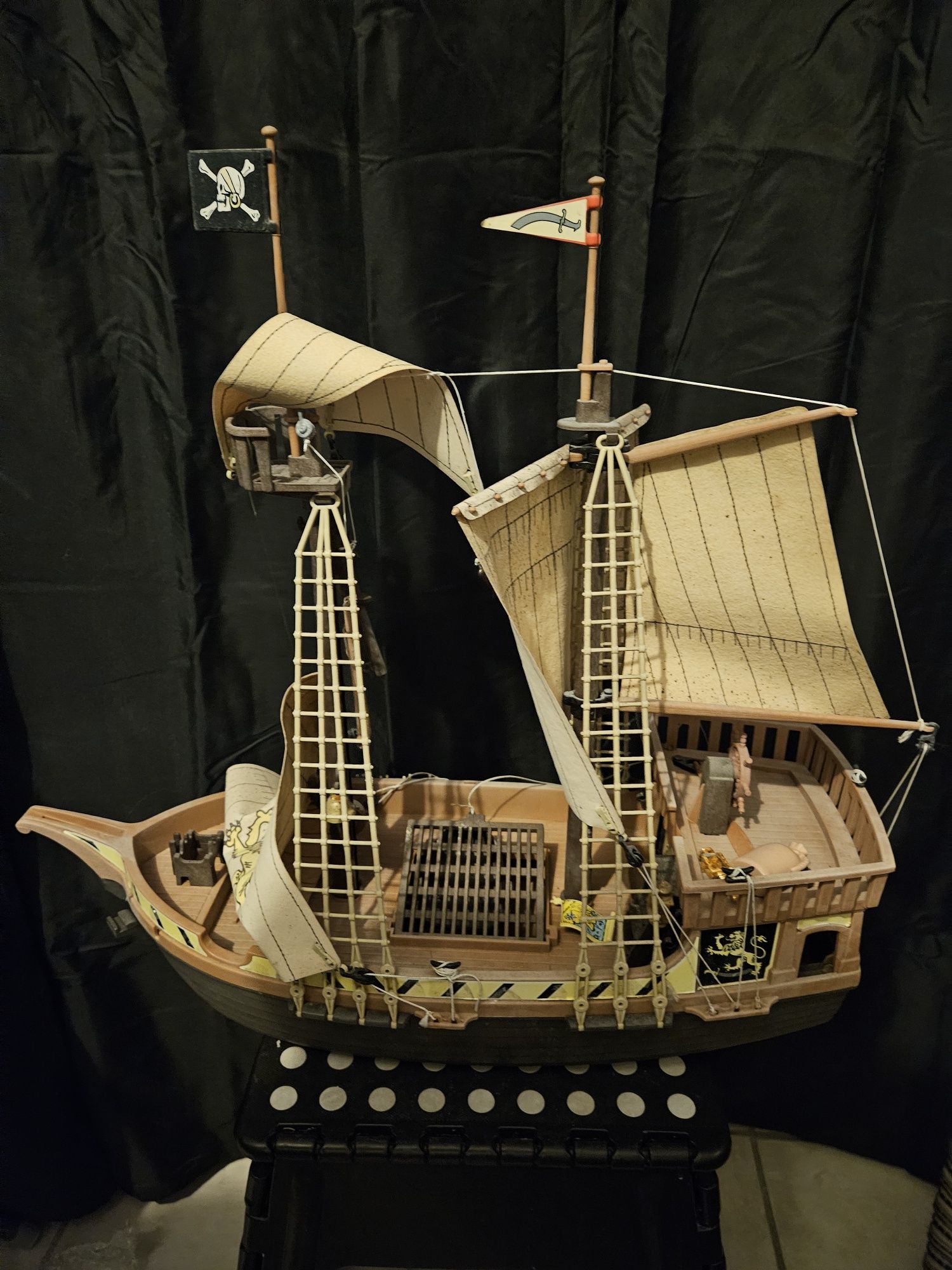 Barco de piratas antigo