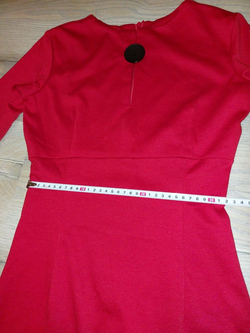Sukienka elegancka czerwona midi 38