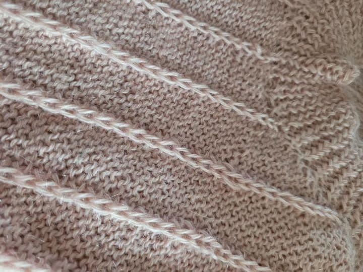 Wełniany sweter oversize nude 100% wełna handmade