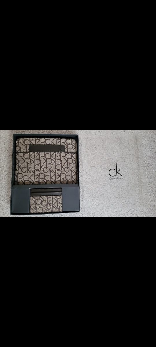 Etui na tablet ipad portfel Calvin Klein monogram CK beż brąz