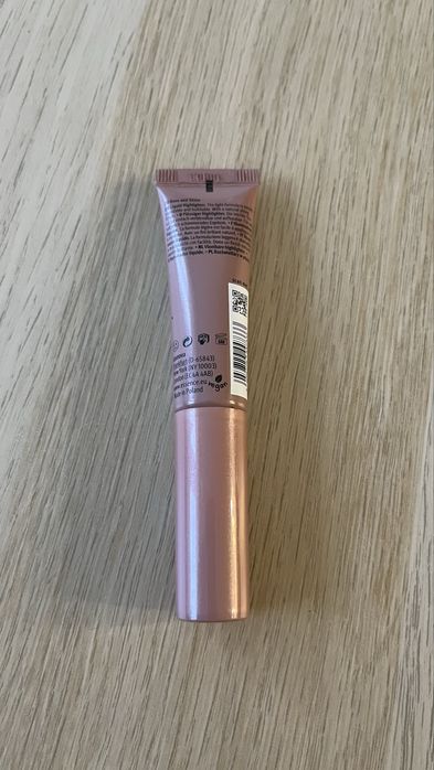 Rozświetlacz w płynie rose and shine