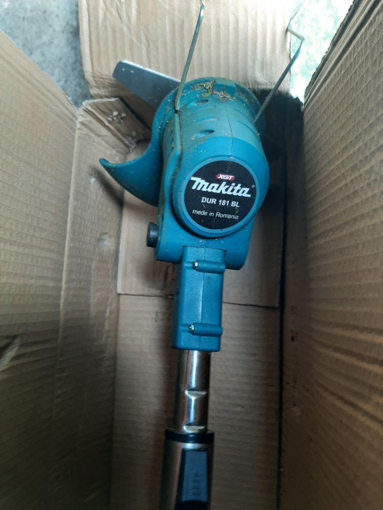 Продам  акумуляторний триммер Makita  DUR181BL