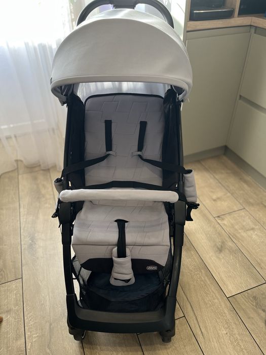 Прогулянкова коляска в сірому кольорі, Chicco