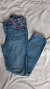 Spodnie jeansy Mohito z kolorwymi wstawkami, rozm. XXS
