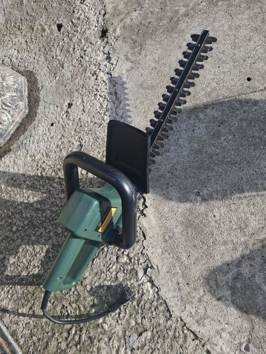 Кущоріз електронний Black decker