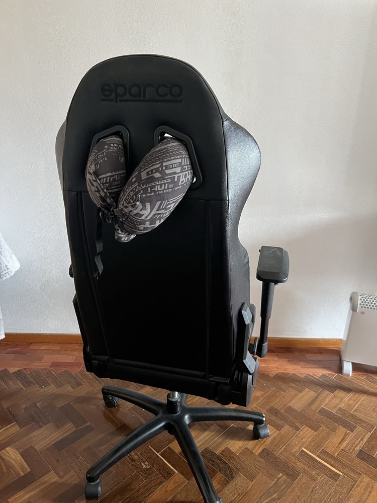 Cadeira gaming preta sparco