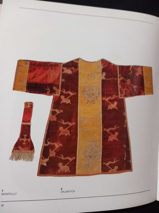 Livro - Mantos Régios e Paramentos do Paço Ducal de Vila Viçosa