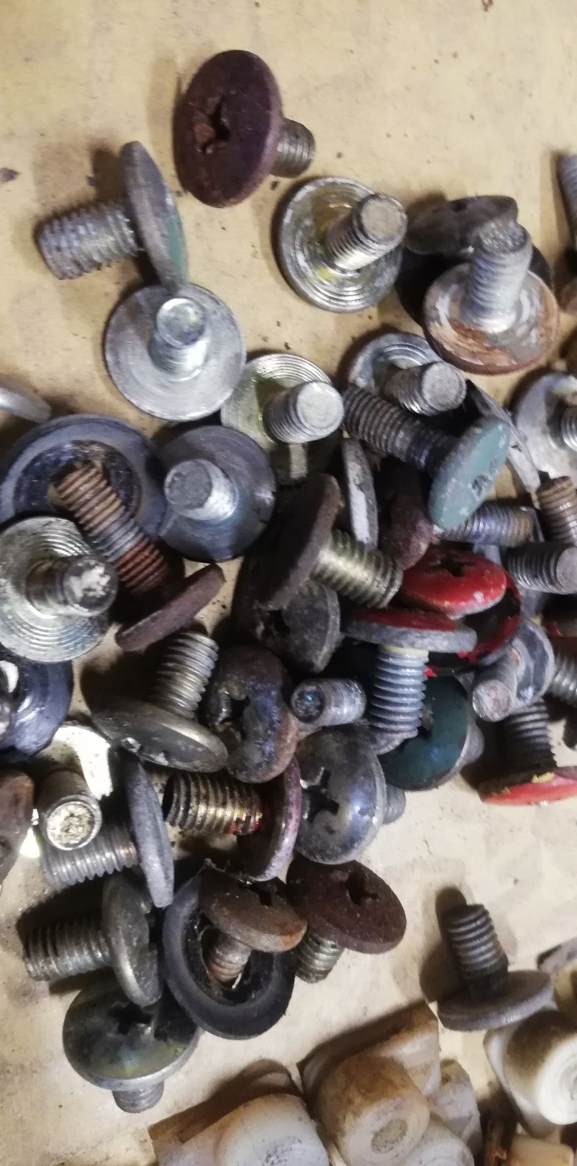 Fiat 126p śrubka mocowania fletnerki mocowania prowadnicy szyby orygin