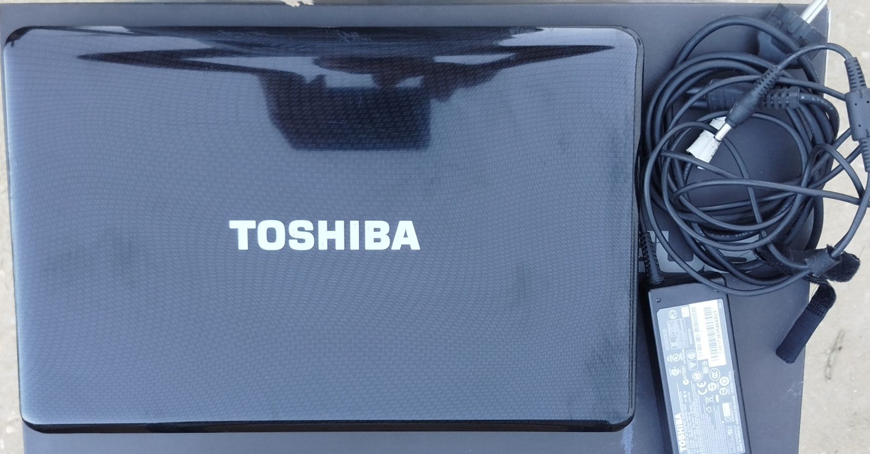 Toshiba - Computador - Portátil - PC
