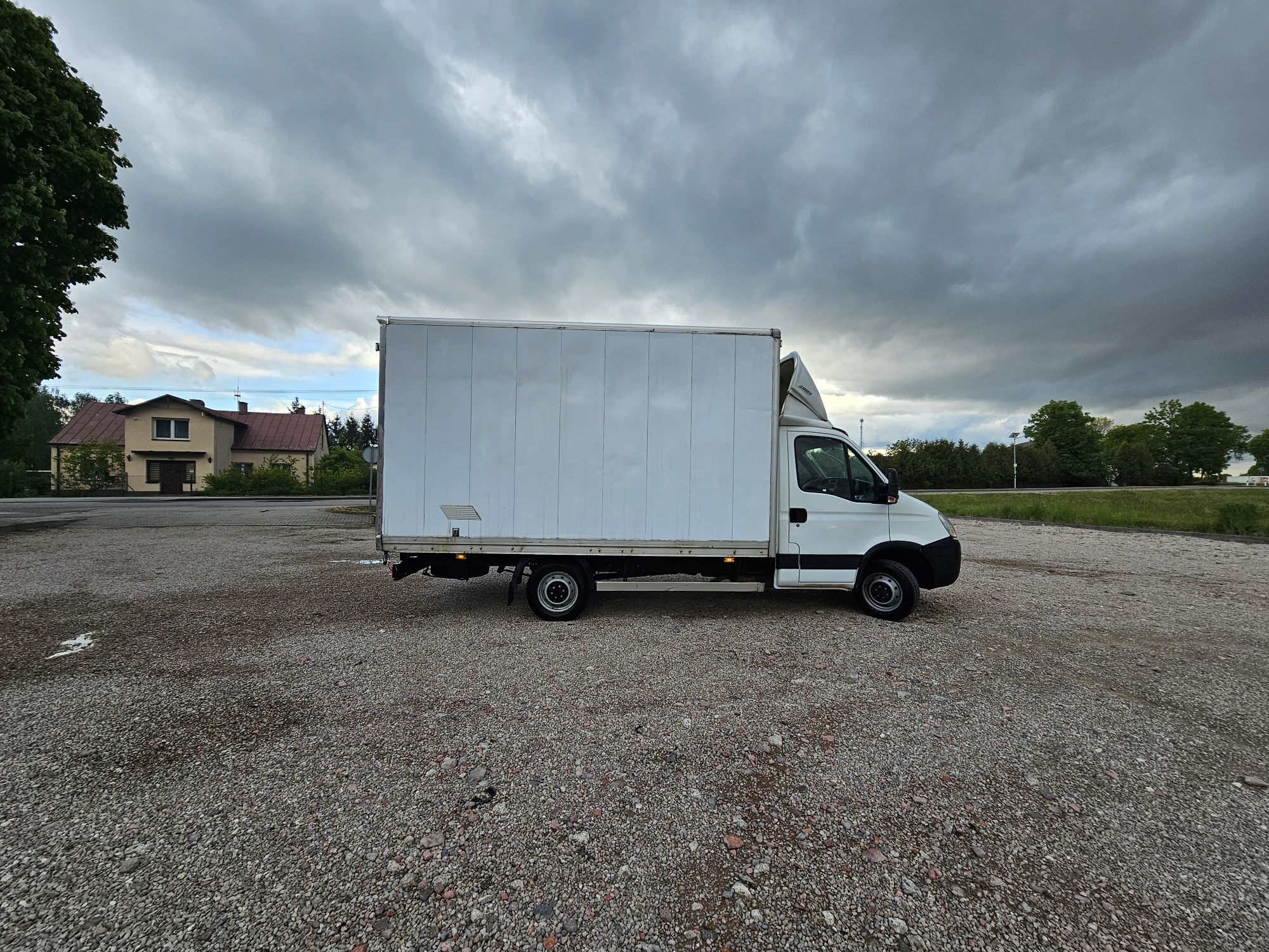 Sprzedam prywatne Iveco Daily IV 2.3HPI Kontener. Niski przebieg