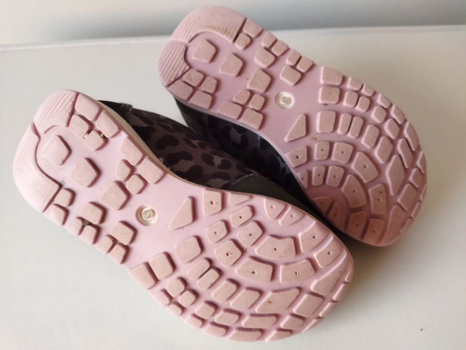 Sapatilha 26 e Sandália Gioseppo 24