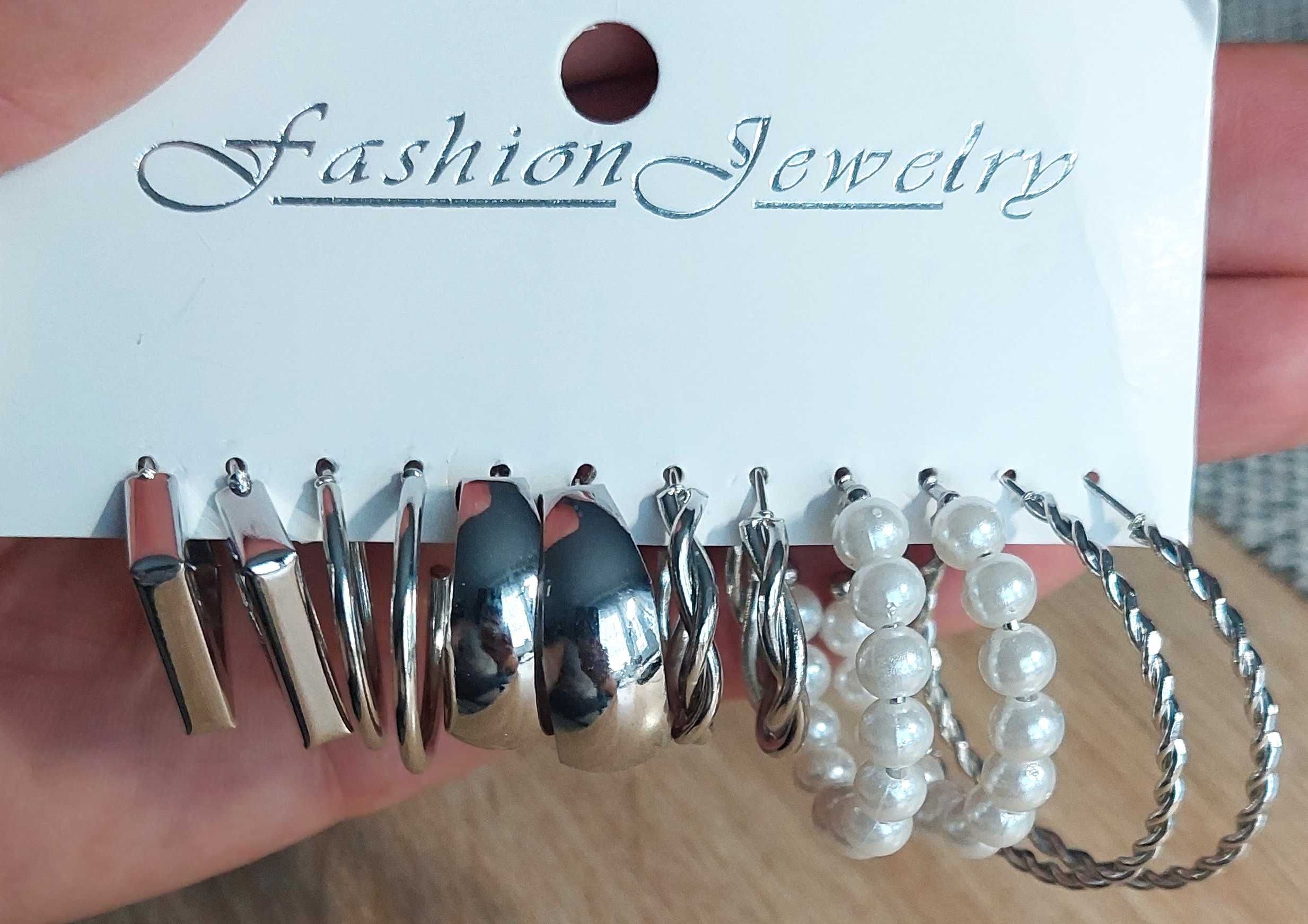 Zestaw Kolczyków Kolor Srebrny Sztuczne Perły Marki Fashion Jewelry