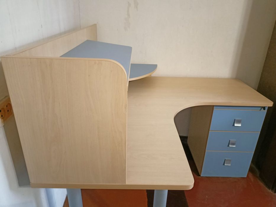 Продам письмовий стіл