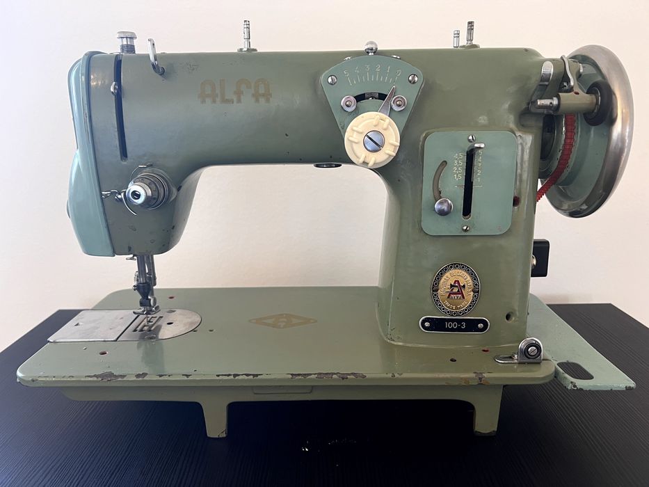 Vendo MÁQUINA DE COSTURA - ALFA - VINTAGE