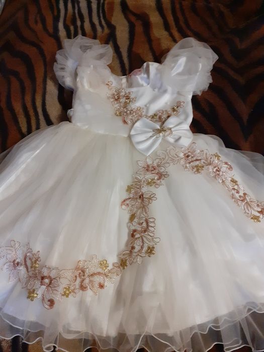 Платье на девочку