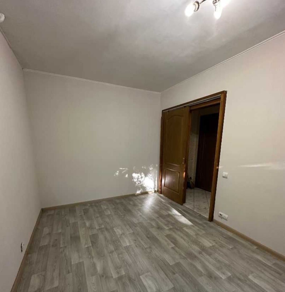 Продам квартиру біля метро Шулявська