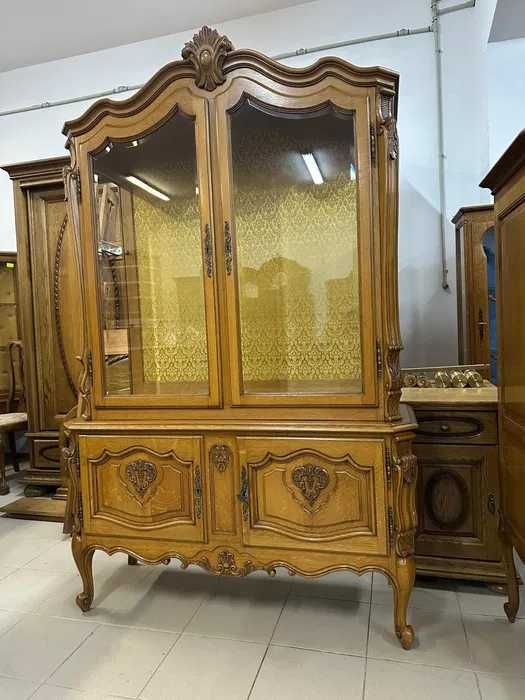 Zestaw mebli do jadalni – witryna + komoda.