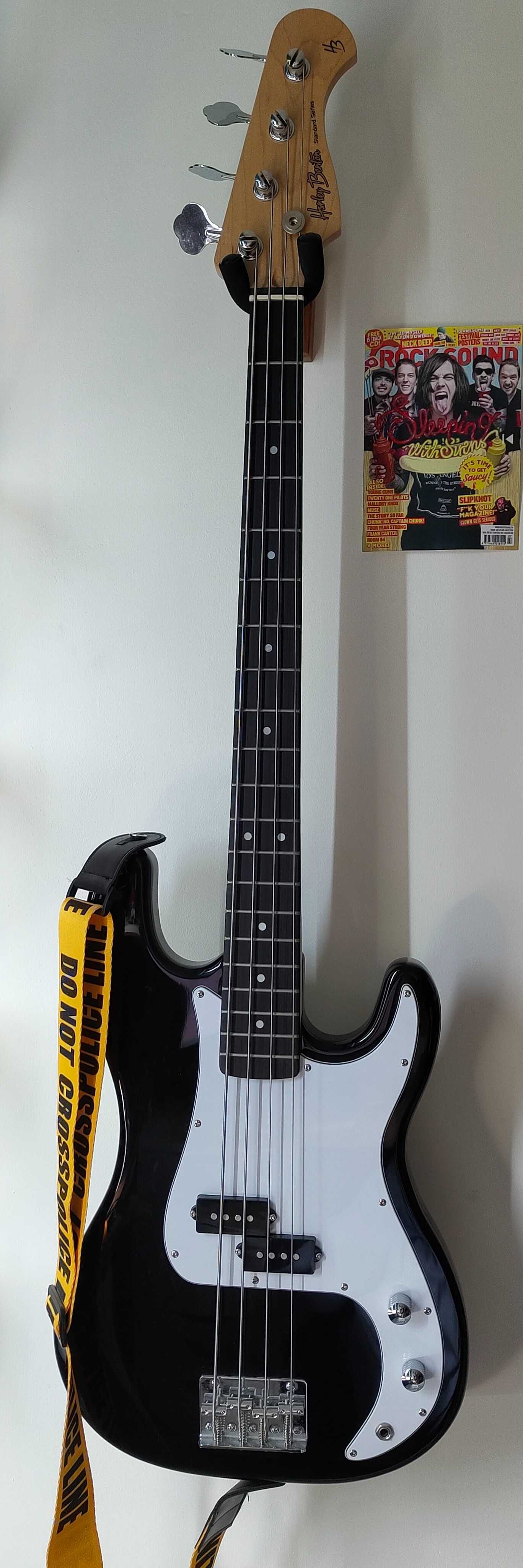 Czarno biała gitara basowa harley benton standard series bass