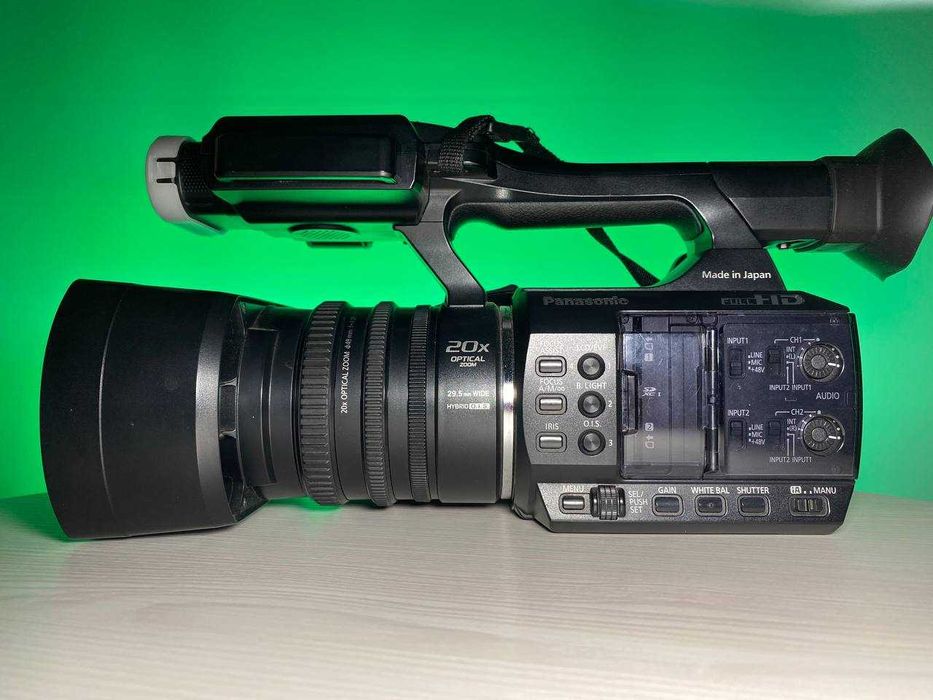 Професійна Full-HD-відеокамера Panasonic AG-AC30