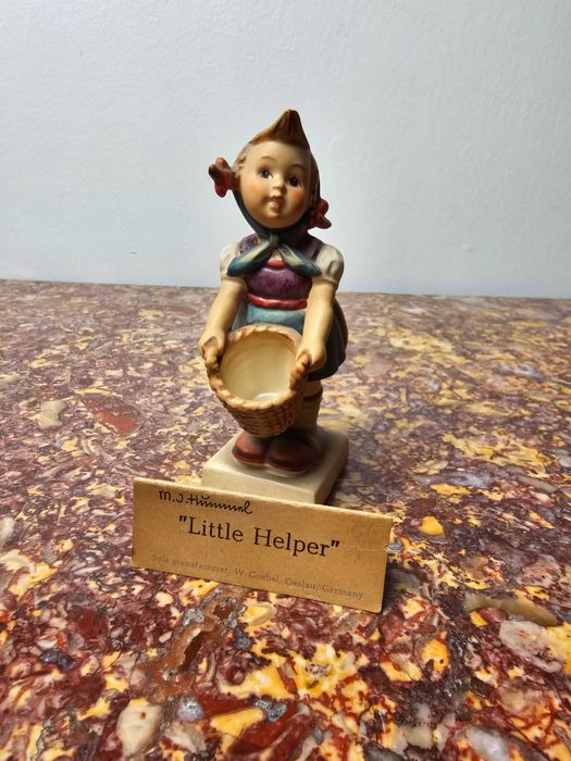 Śliczna Figurka porcelana Goebel Hummel 73 "Little Helper" 11cm Niemcy