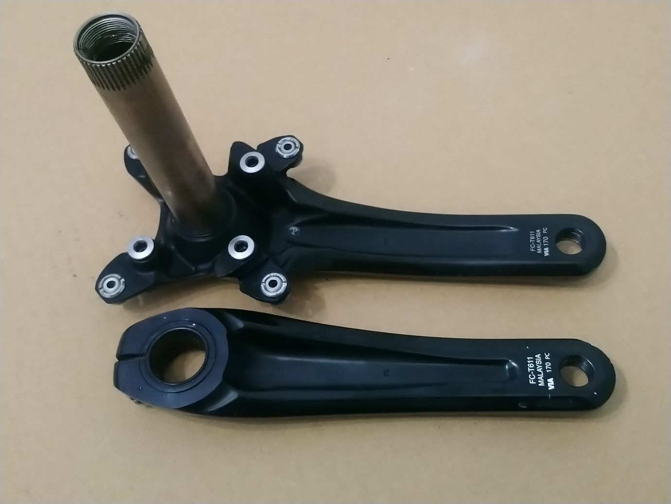 Korby Hollowtech II Shimano Deore FC-T611 ramiona 175mm