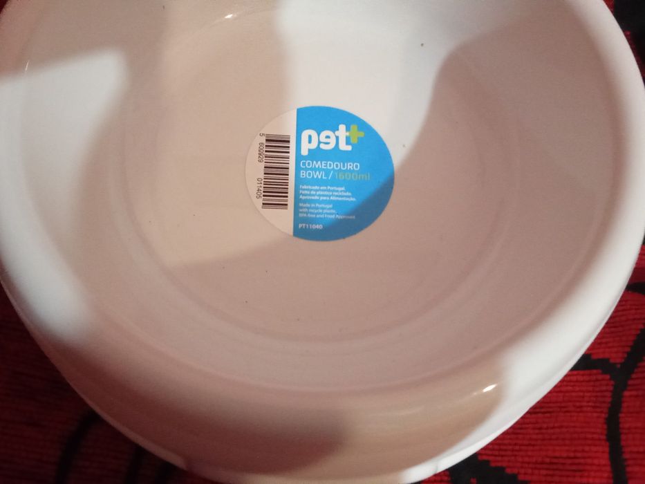 Taças de comida e água para cão