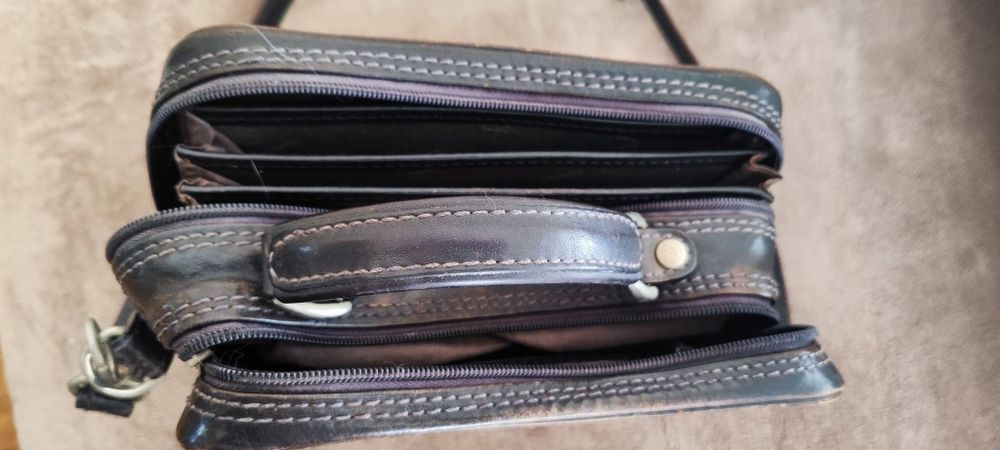 Mala tiracolo em pele usada