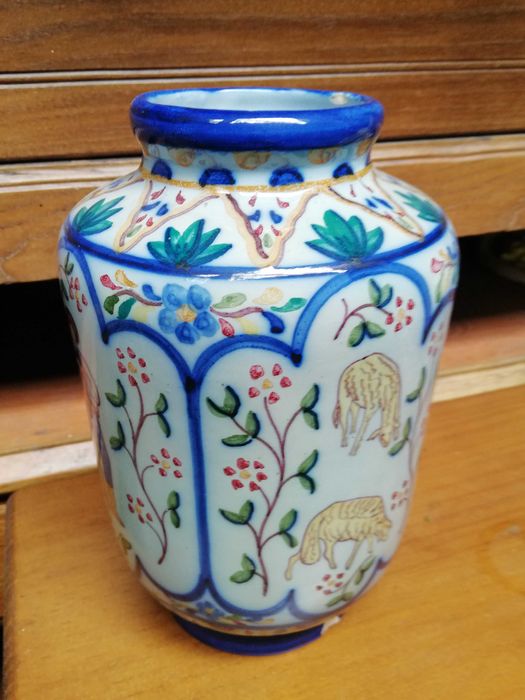 Jarra Estatuária, muito bonita
BAIXA DE PREÇO