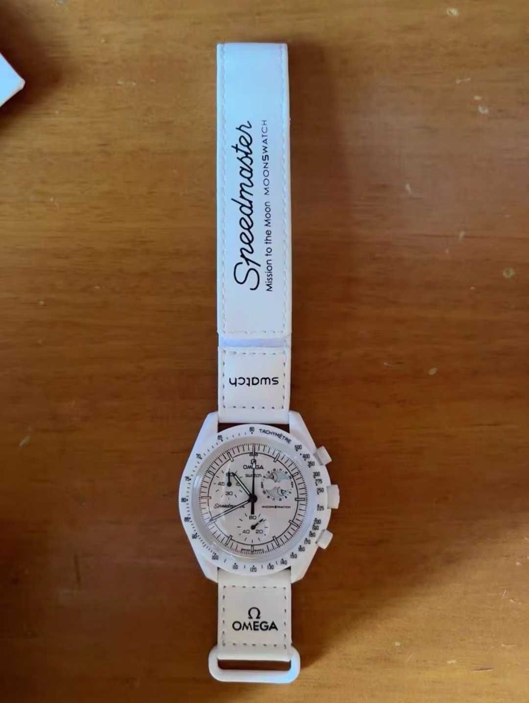 Swatch x Omega BioceramicMoonswatch MissionToMoonphase Snoopy
SO33W700