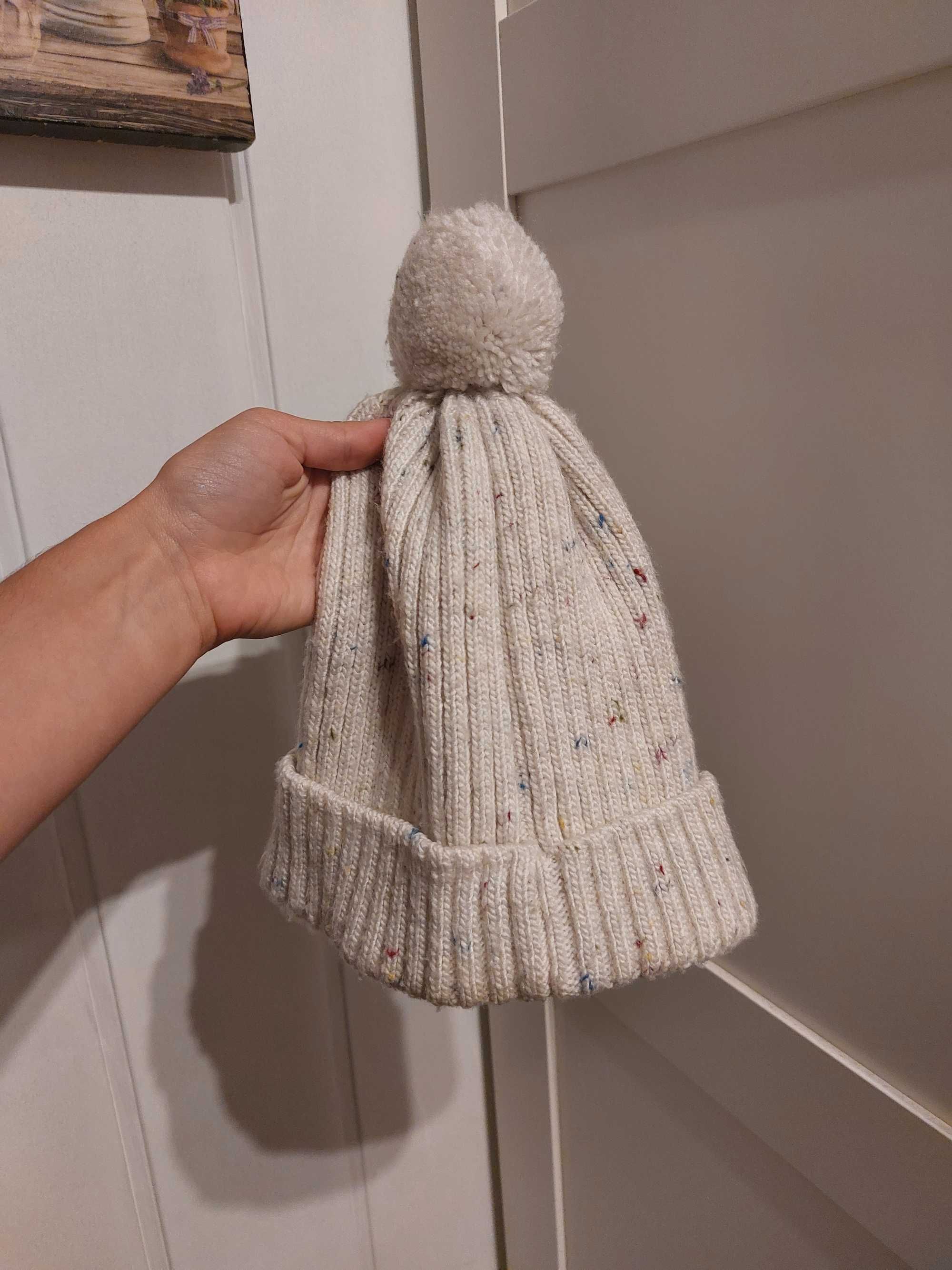 Zimowa czapka z pomponem
