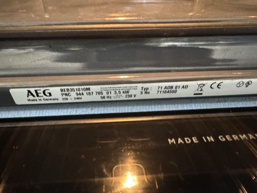 Духовова шафа AEG BEB351010M