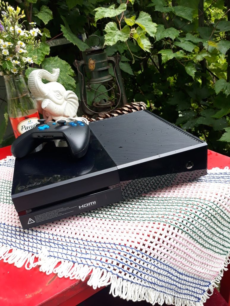Konsola XBOX One  500GB plus pad po serwisie