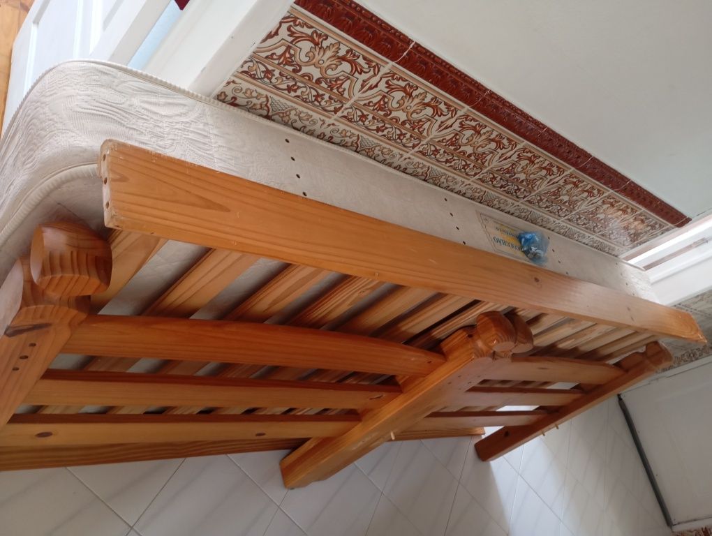 Cama de solteiro com colchão