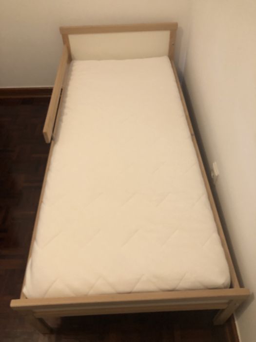 Cama criança ikea com estrado e colchão incluídos